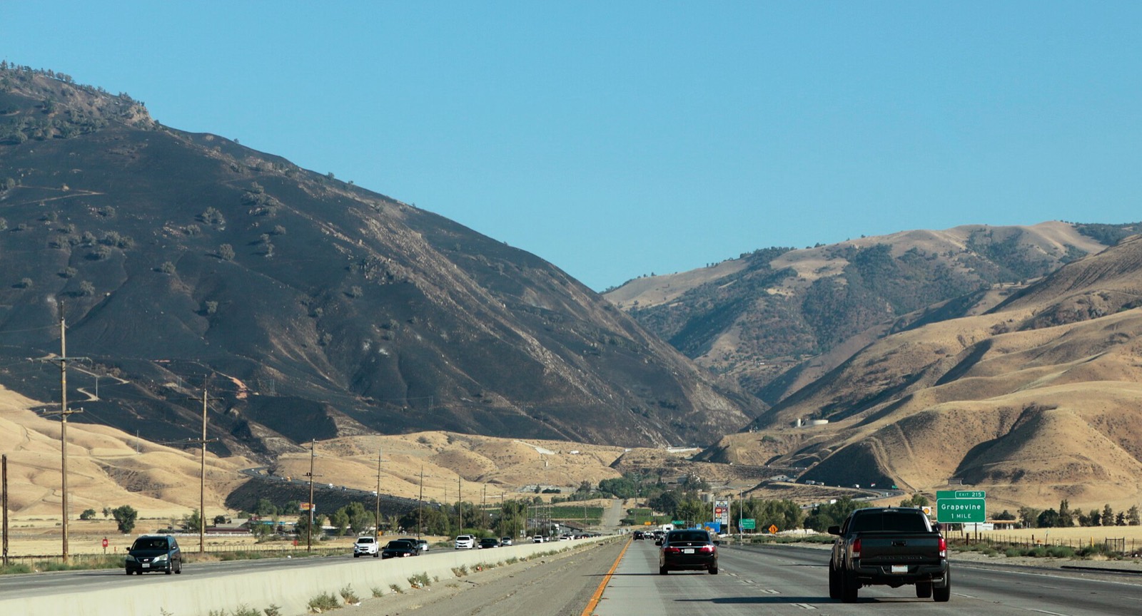 Cars on Interstate 5 approaching the Grapevine in California